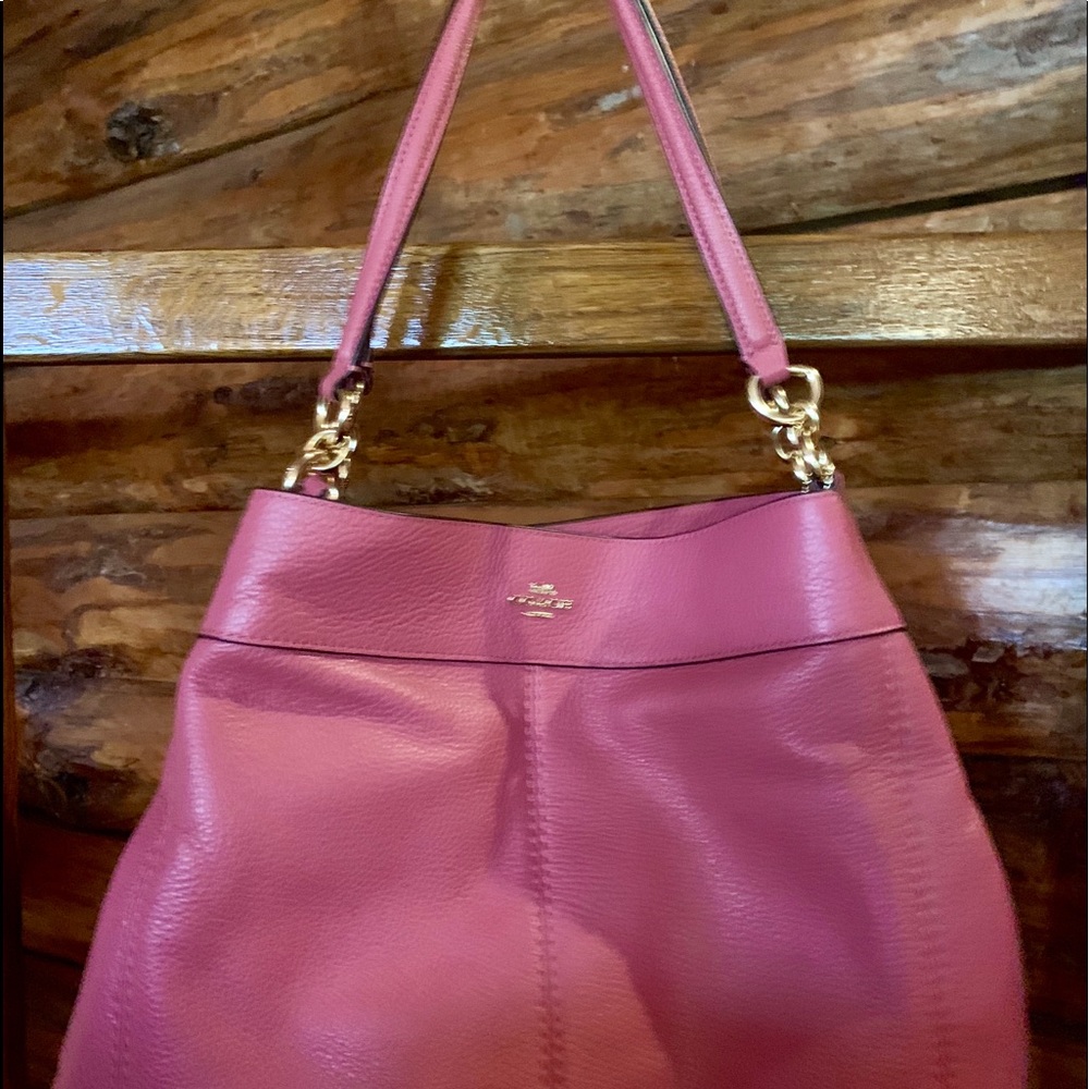 NWT large coach bag - mauve. 3 pockets inside.
